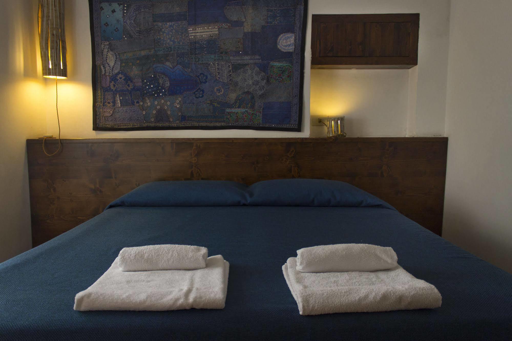 ナポリ ディモラ デイ ギガンティ Bed & Breakfast エクステリア 写真